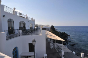  Hotel Villaggio Stromboli - isola di Stromboli  Липари